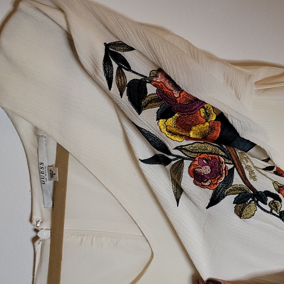 Guess Floral White Embroidered Vneck Dress Long Sleeve Small - Picture 3 of 4